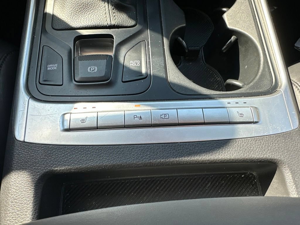 Used 2025 Kia Carnival FWD image 25
