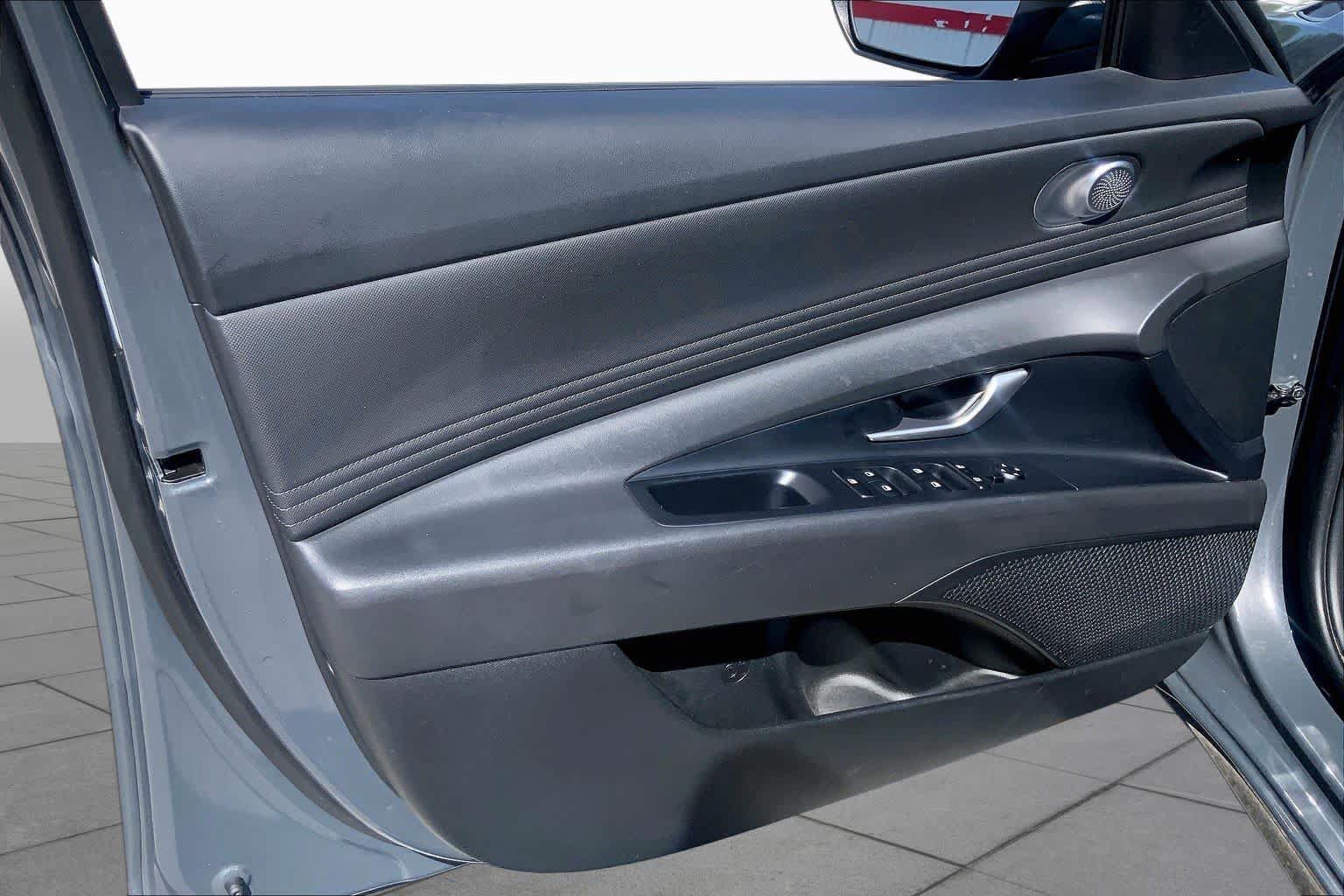 Used 2025 Hyundai Elantra SEL FWD image 21