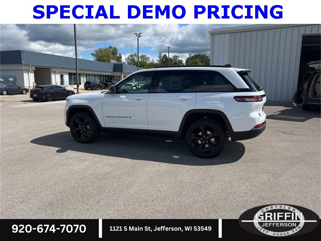 New 2025 Jeep Grand Cherokee Altitude image 13