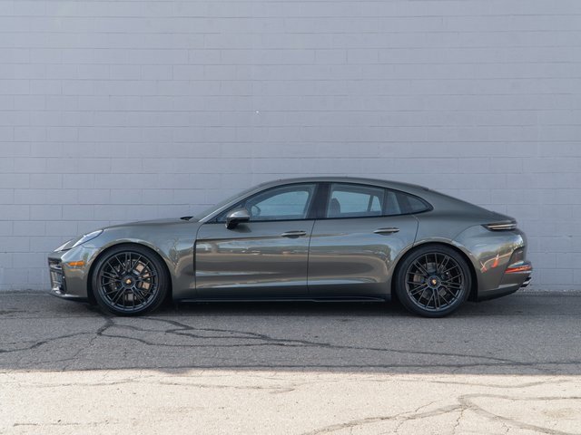 Certified 2025 Porsche Panamera GTS image 2