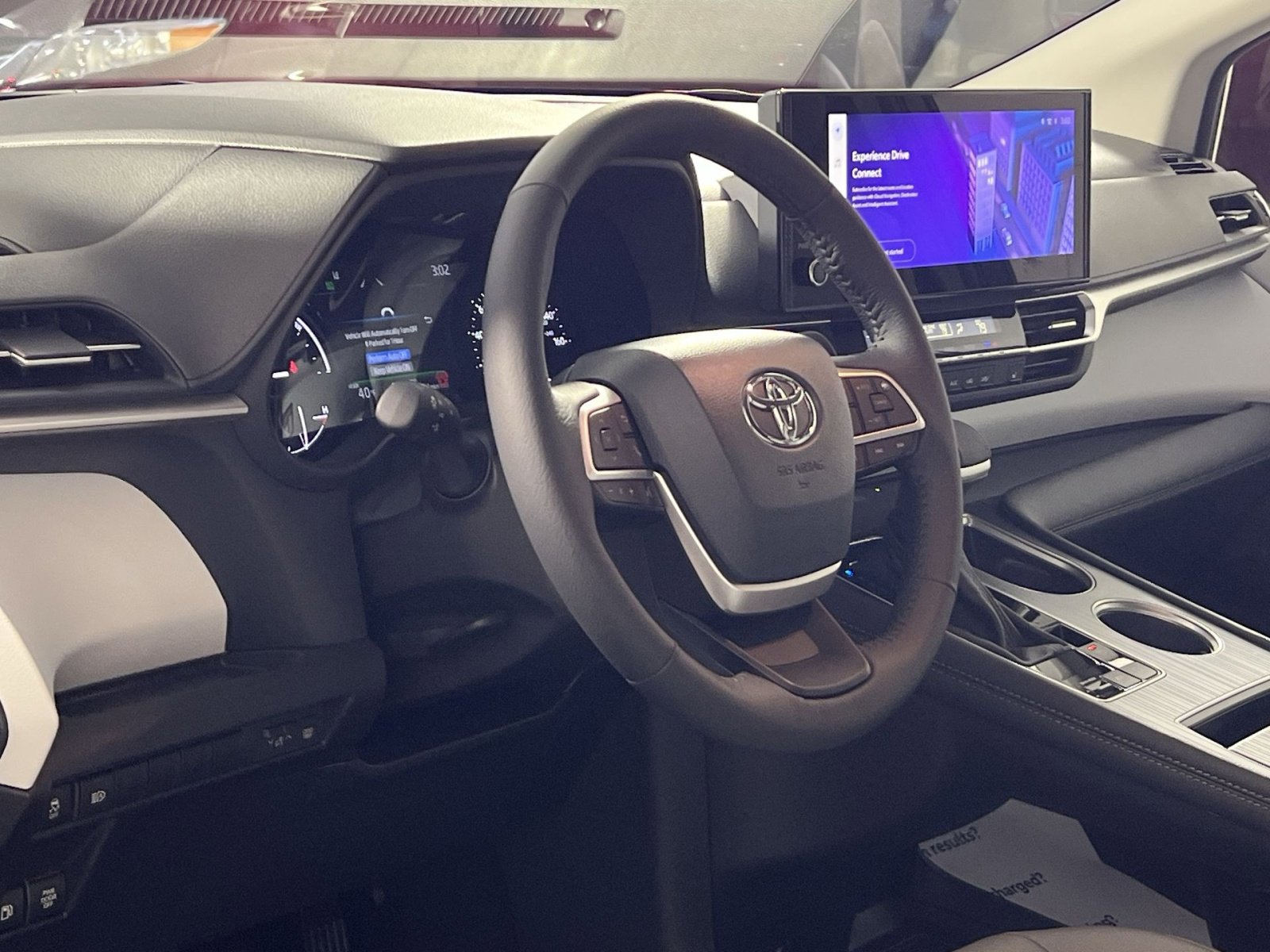 Used 2025 Toyota Sienna XLE image 16