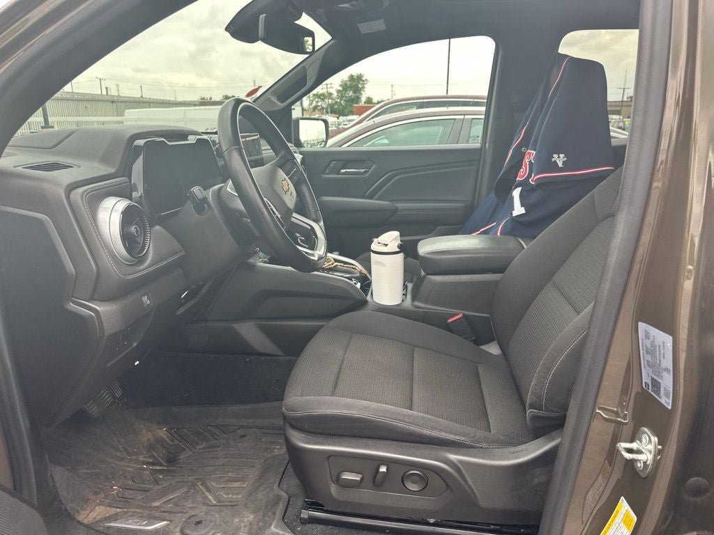 Used 2023 Chevrolet Colorado LT w/ LT Convenience Package II AWD/4WD image 15