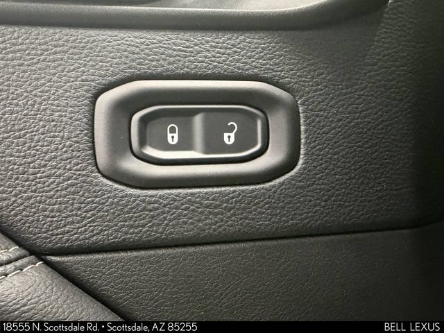 Used 2018 Jeep Wrangler Unlimited Sahara AWD/4WD image 15