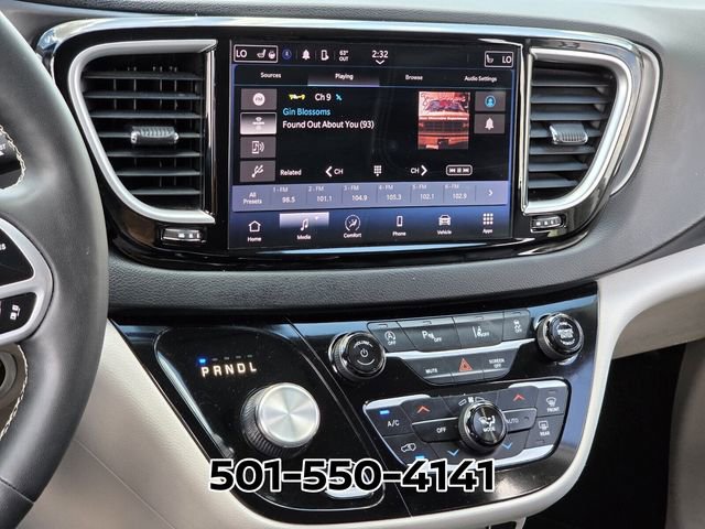 Used 2024 Chrysler Pacifica Touring-L image 21