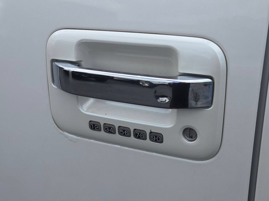 Used 2011 Ford F150 Lariat Limited AWD/4WD image 7
