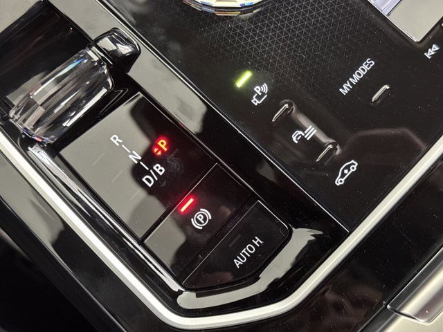 Used 2025 BMW i7 eDrive50 w/ M Sport Package image 26