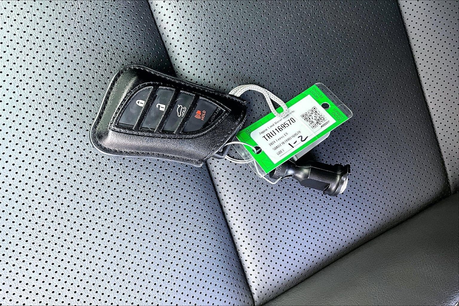 Used 2024 Lexus ES 350 w/ Premium Package image 11