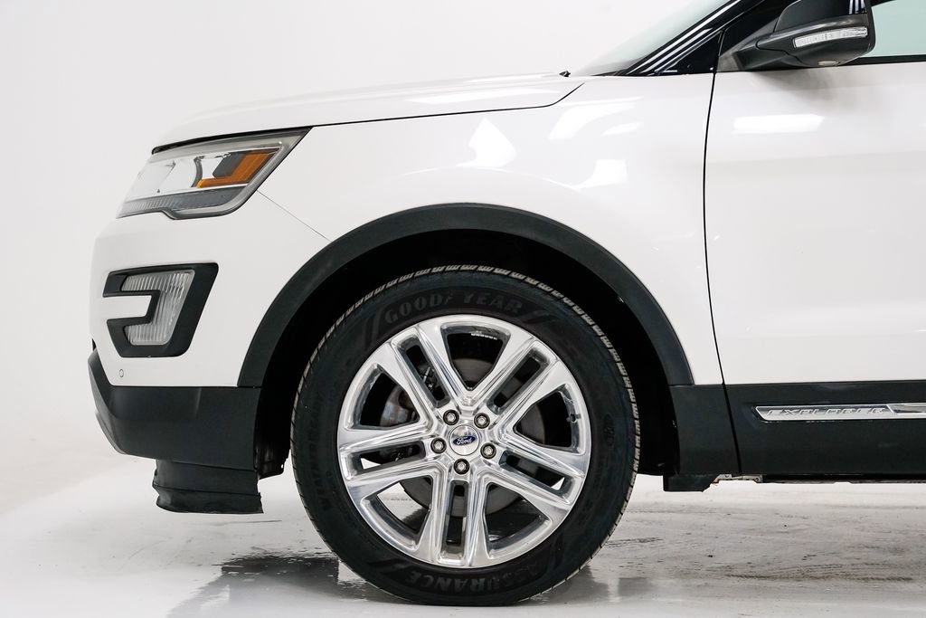 Used 2017 Ford Explorer XLT w/ Equipment Group 202A image 32