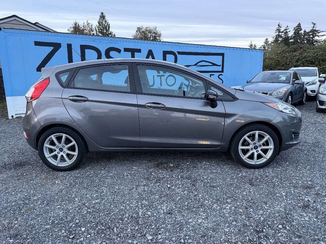 Used 2014 Ford Fiesta SE w/ Equipment Group 201B FWD image 2