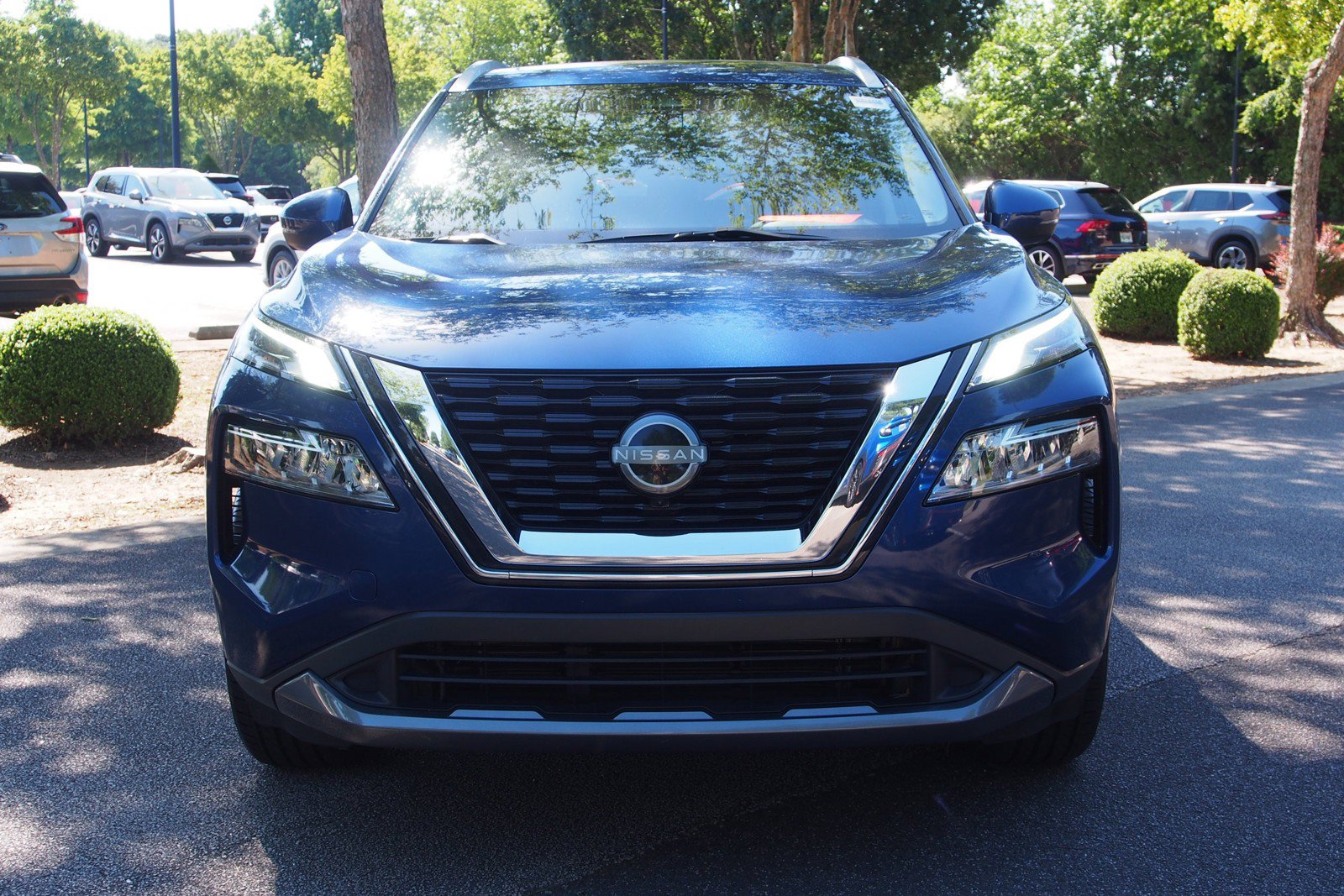 Used 2023 Nissan Rogue SL AWD/4WD image 2