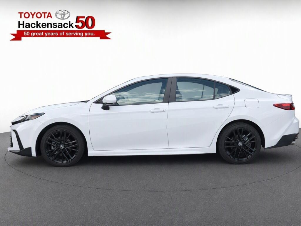 Used 2025 Toyota Camry SE FWD image 6