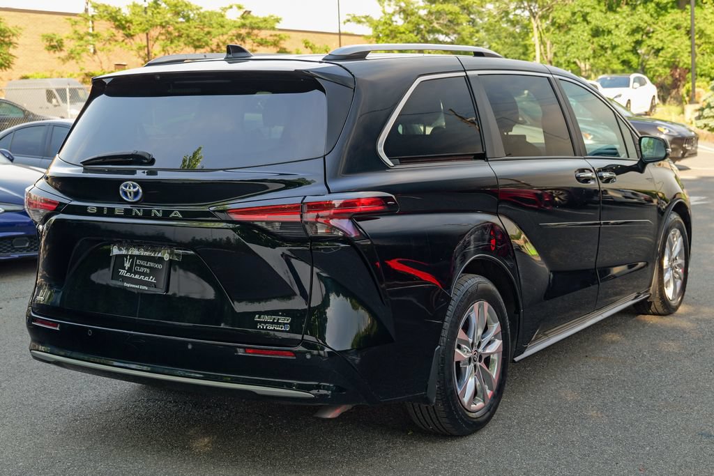 Used 2023 Toyota Sienna Limited AWD/4WD image 7