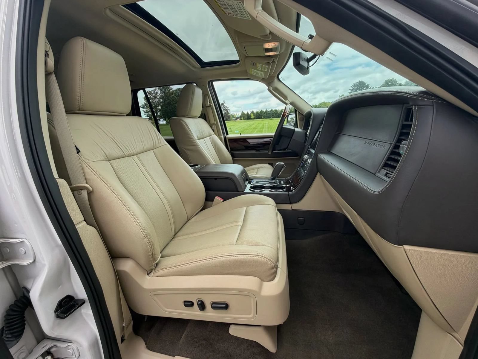 Used 2015 Lincoln Navigator L 4WD w/ Equipment Group 101A Reserve image 40