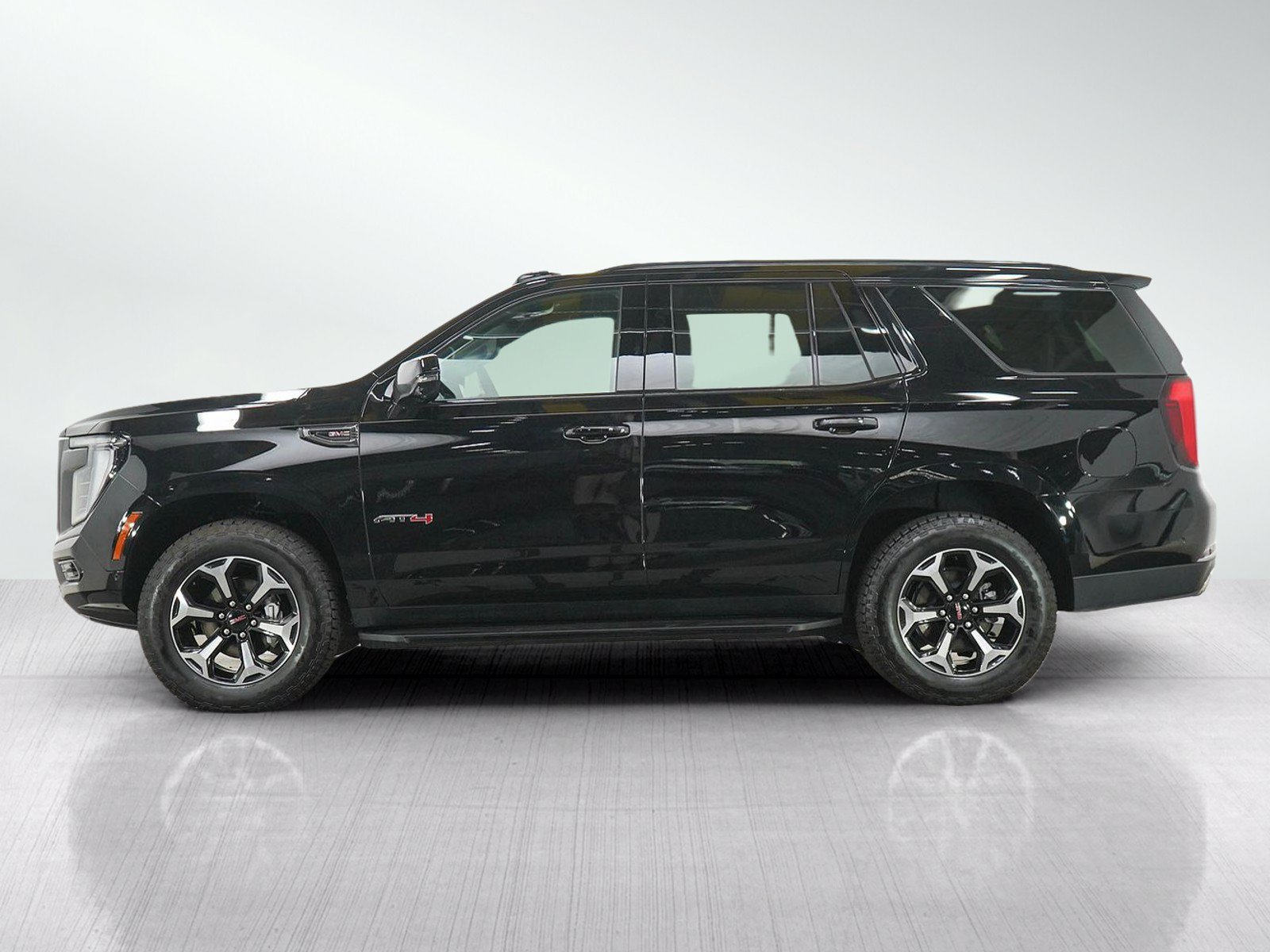 Used 2025 GMC Yukon AT4 AWD/4WD image 2