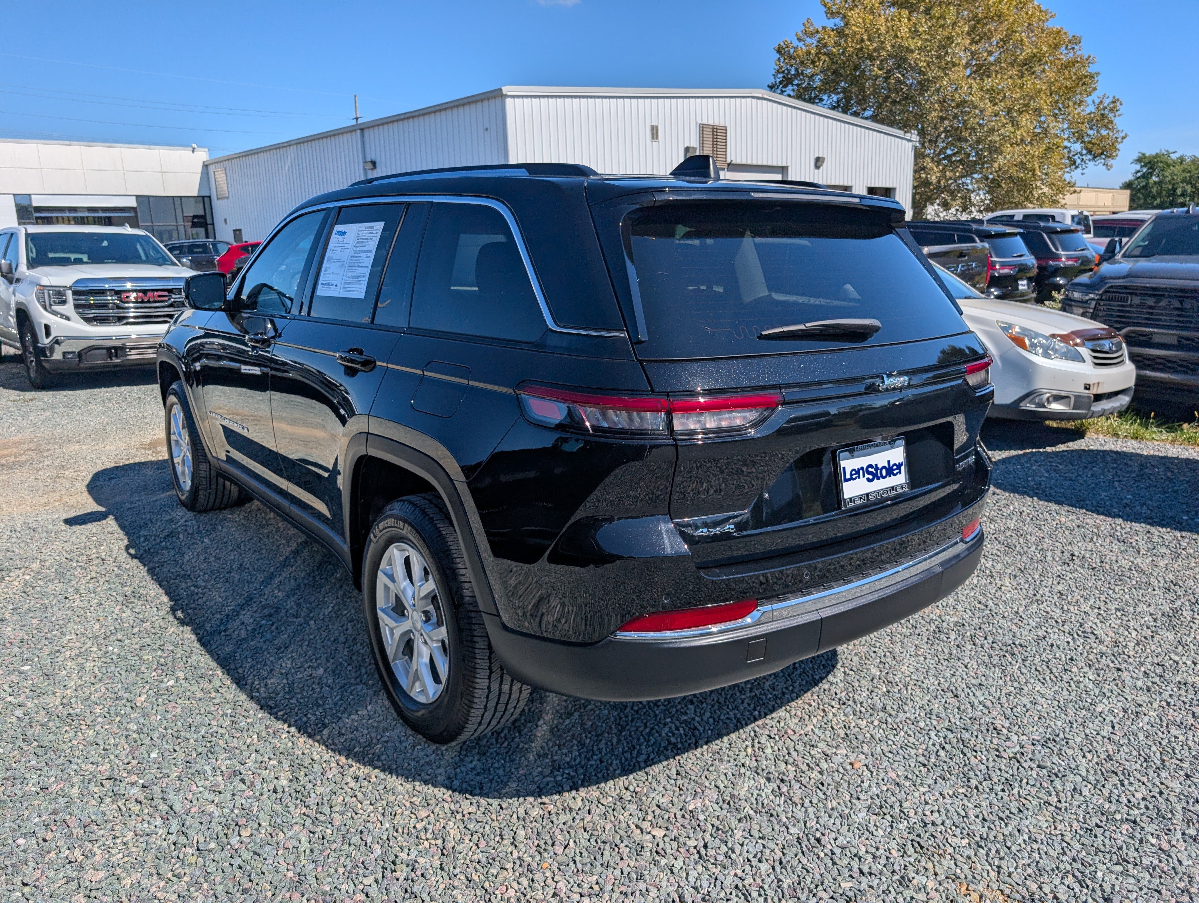 Used 2023 Jeep Grand Cherokee Limited w/ Trailer Tow Prep Group (B) AWD/4WD image 3