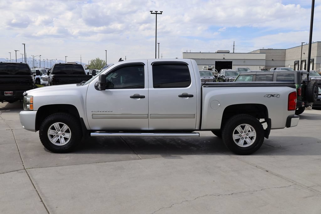 Used 2011 Chevrolet Silverado 1500 LT w/ All-Star Edition AWD/4WD image 3