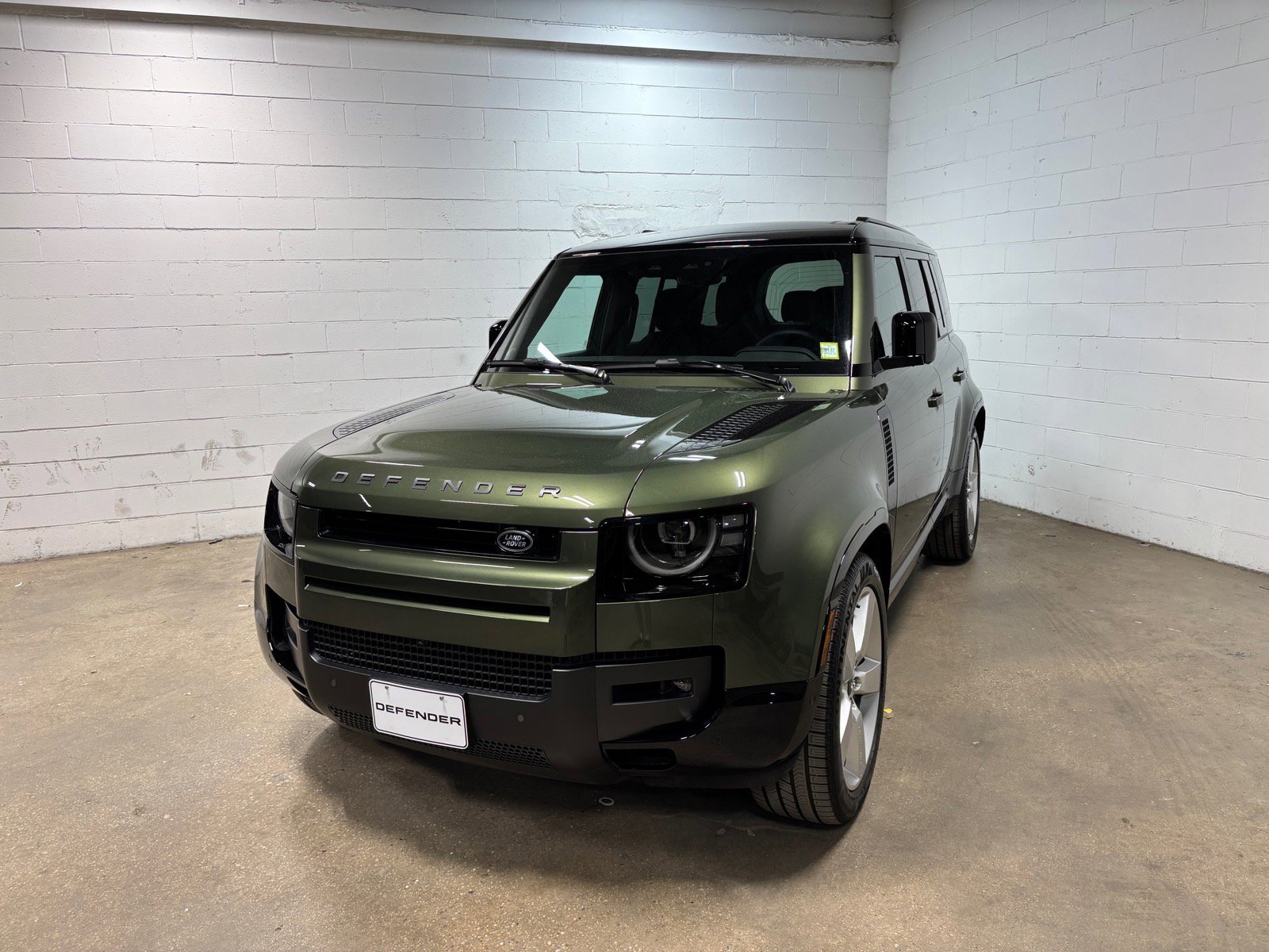 Used 2026 Land Rover Defender 110 X-Dynamic SE AWD/4WD image 2