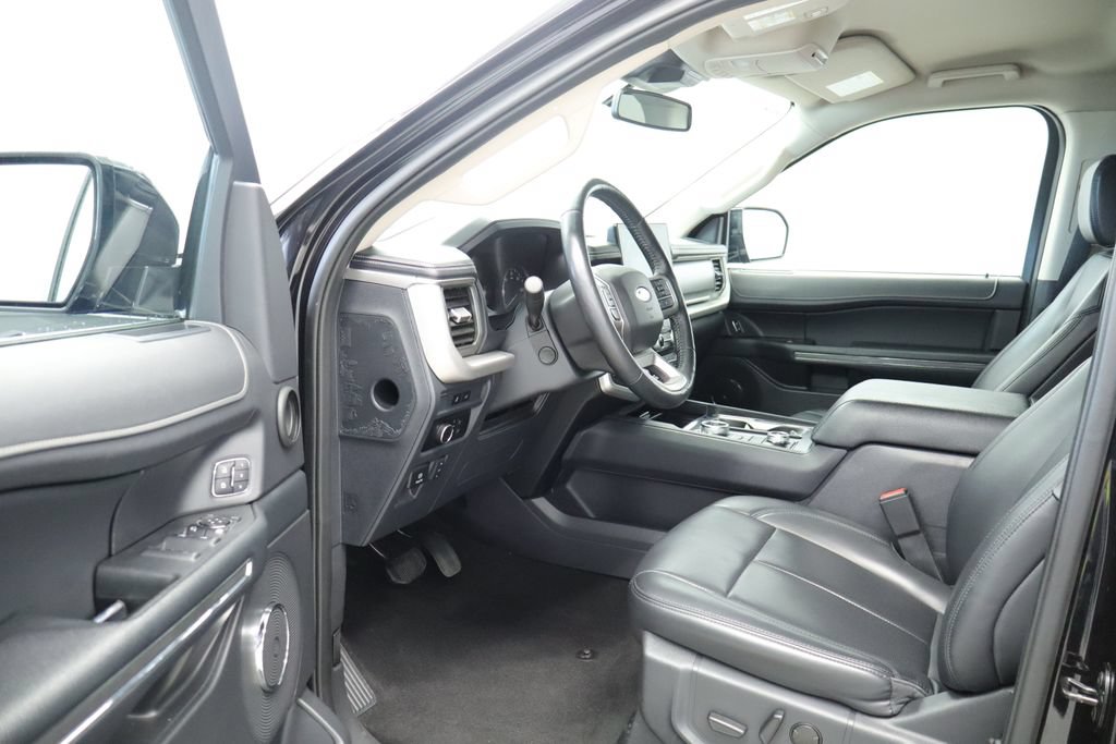 Used 2024 Ford Expedition XLT AWD/4WD image 29