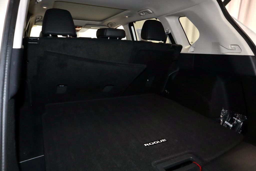 Certified 2021 Nissan Rogue SV w/ Premium Package FWD image 15