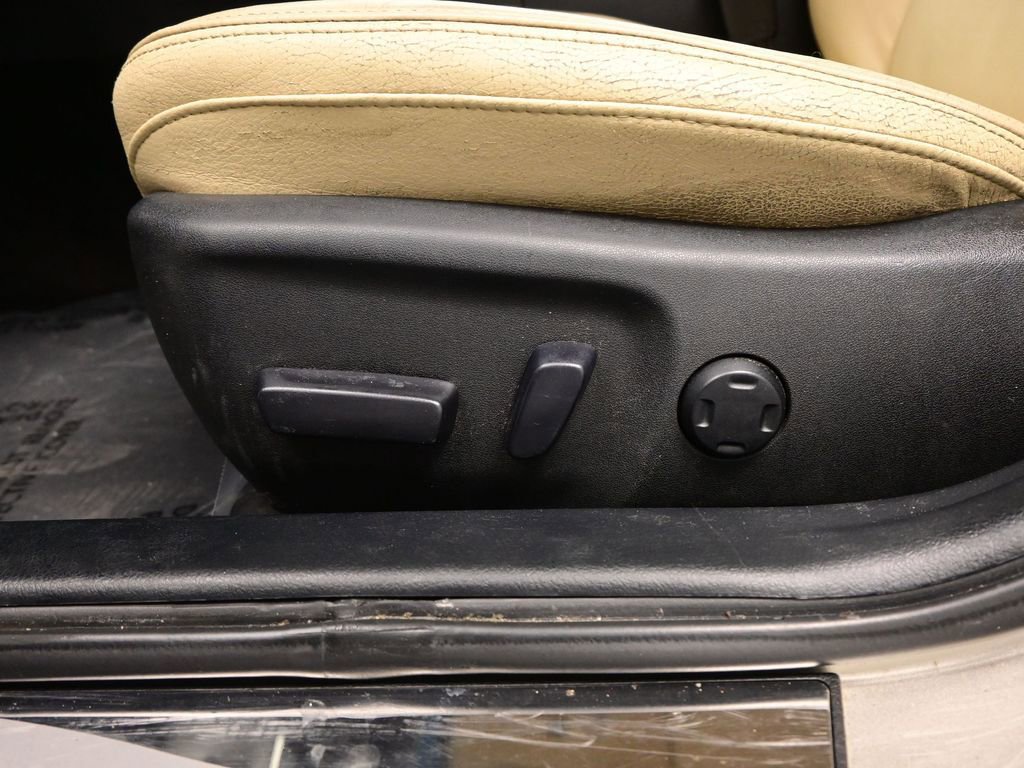 Used 2013 Toyota Avalon Limited image 13