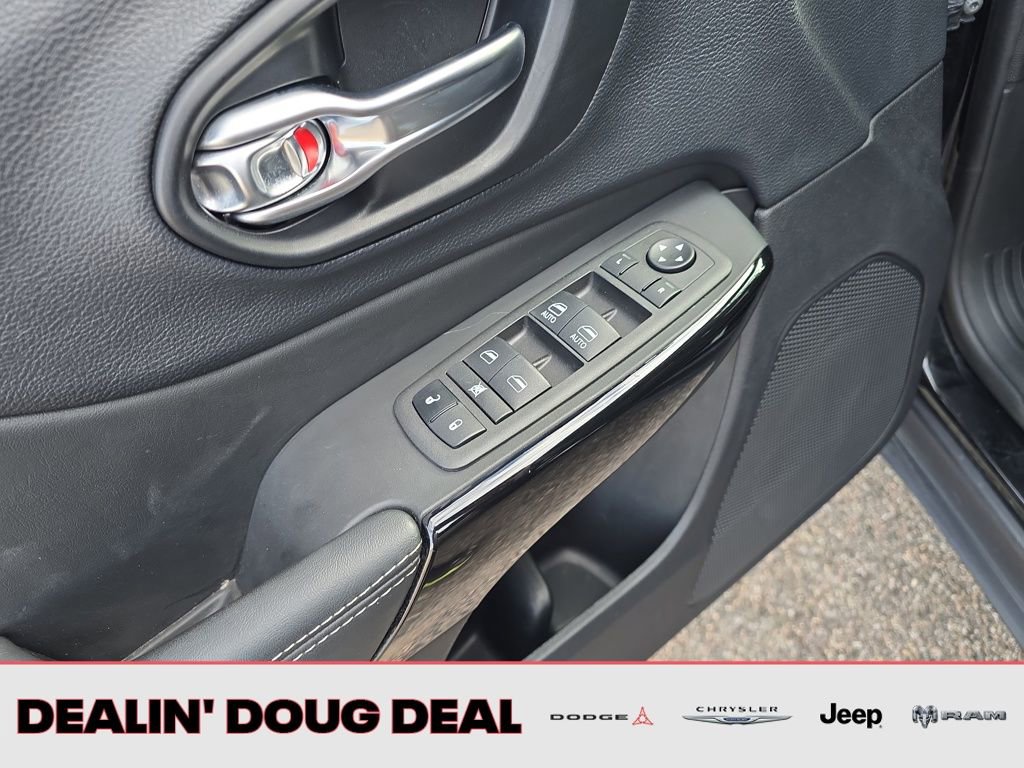 Used 2023 Jeep Cherokee Altitude Lux image 12