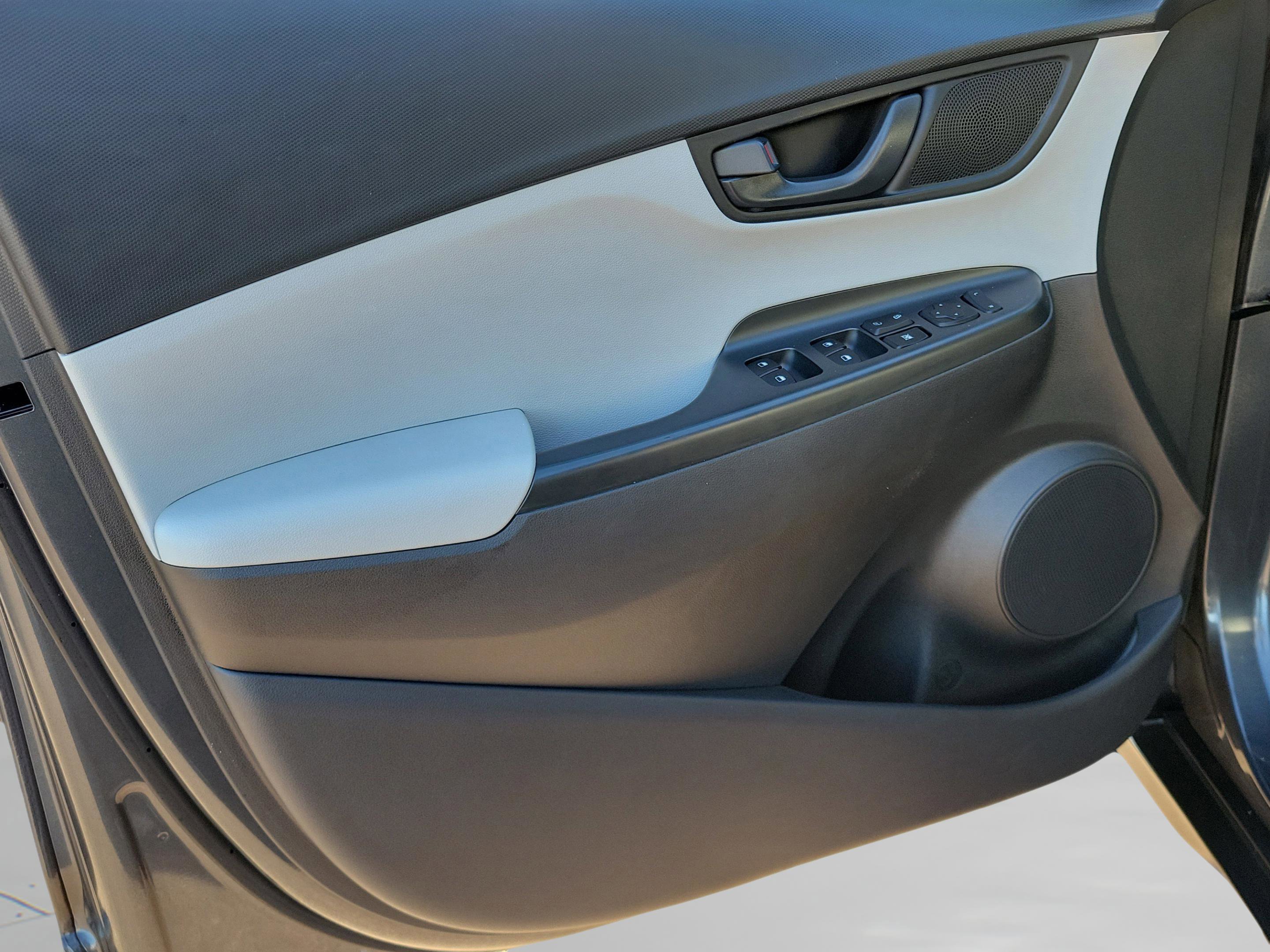 Used 2022 Hyundai Kona SEL image 15