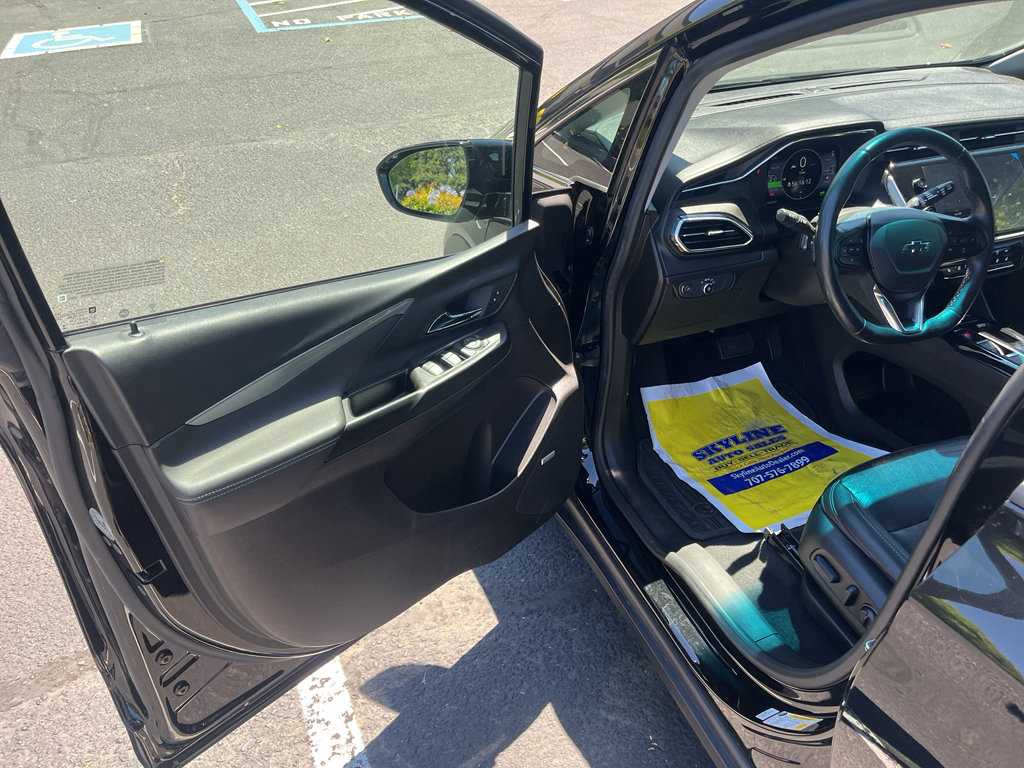 Used 2023 Chevrolet Bolt LT w/ Infotainment Package FWD image 13