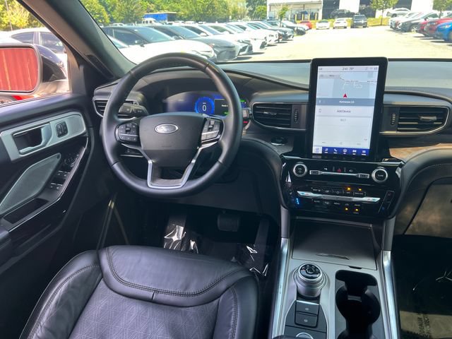 Used 2022 Ford Explorer Platinum w/ Technology Package AWD/4WD image 17