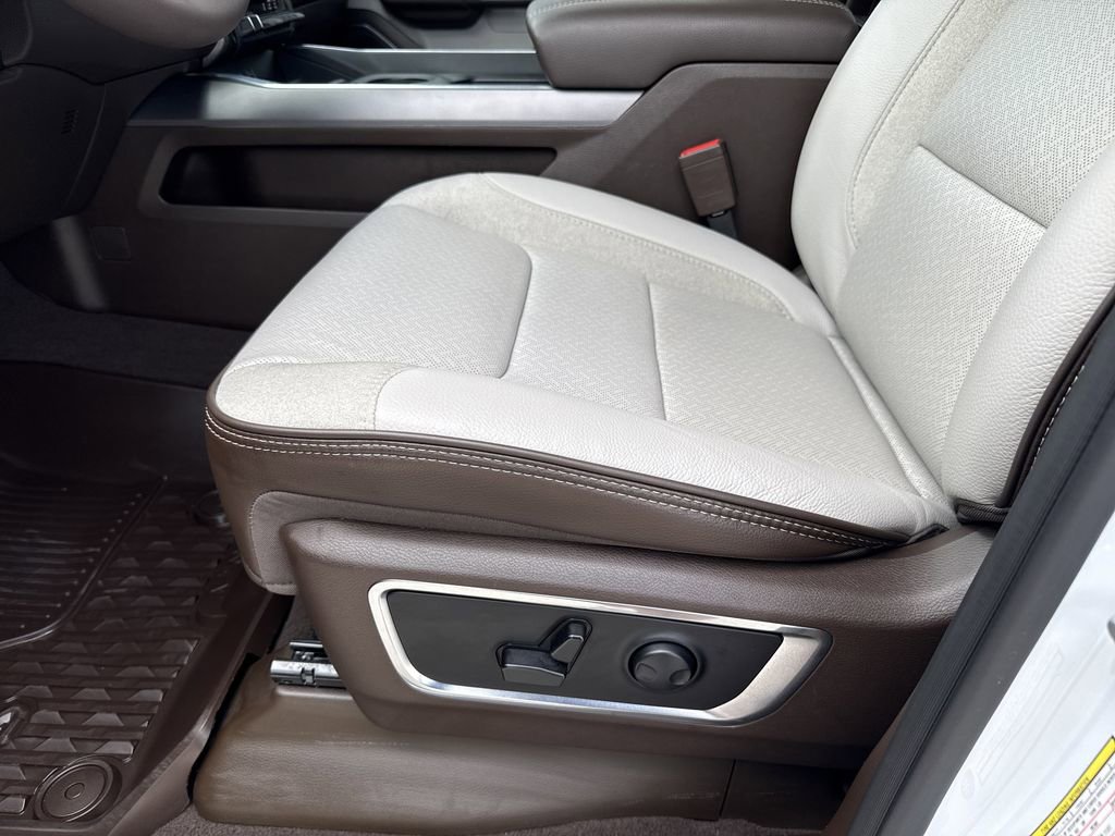 Used 2025 RAM 1500 Laramie w/ Laramie Southwest Edition image 13