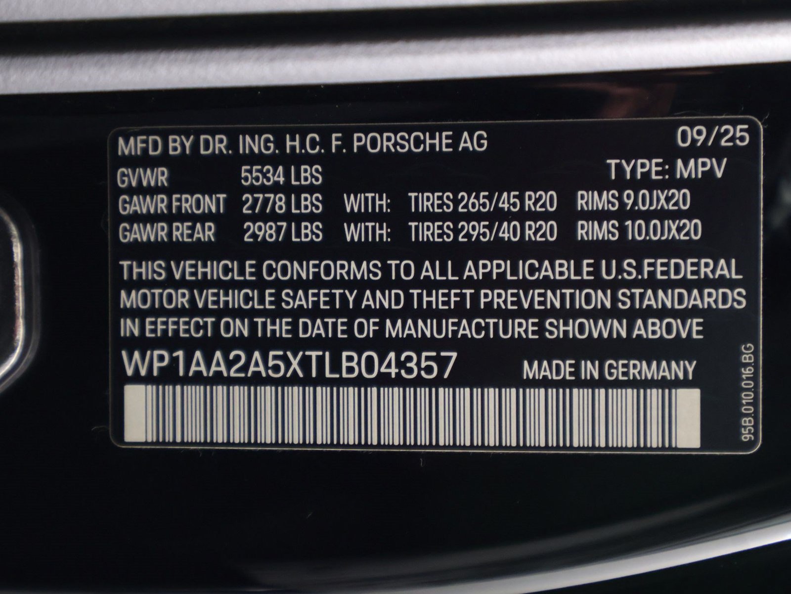 Certified 2026 Porsche Macan AWD/4WD image 19