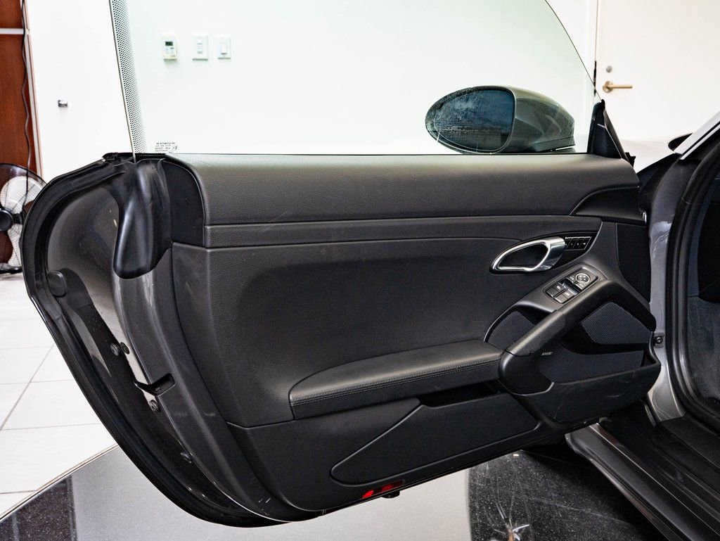 Used 2018 Porsche 718 Cayman S image 23