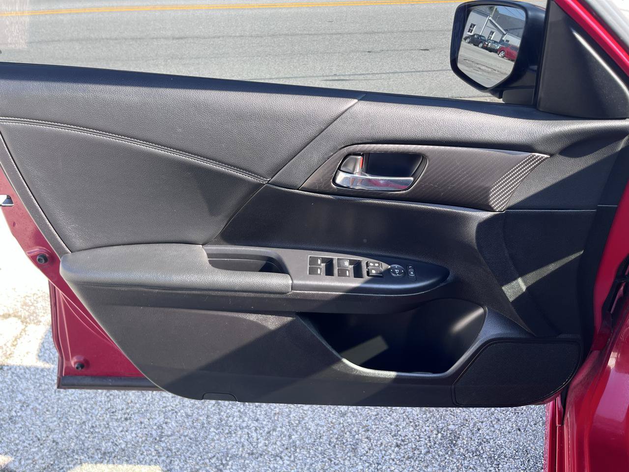 Used 2017 Honda Accord Sport image 21