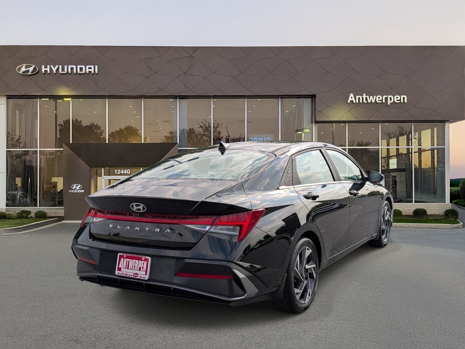 Used 2024 Hyundai Elantra SEL w/ Convenience Package FWD image 3