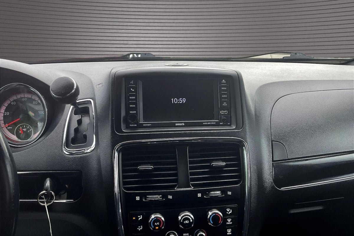 Used 2018 Dodge Grand Caravan SE FWD image 13