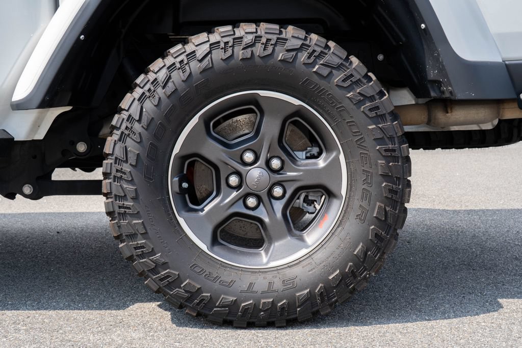Used 2023 Jeep Gladiator Rubicon w/ Cold Weather Group AWD/4WD image 28