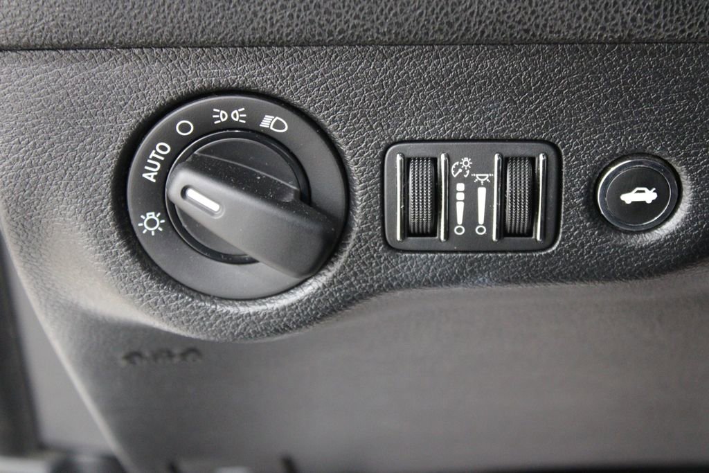 Used 2019 Dodge Charger SXT RWD image 38