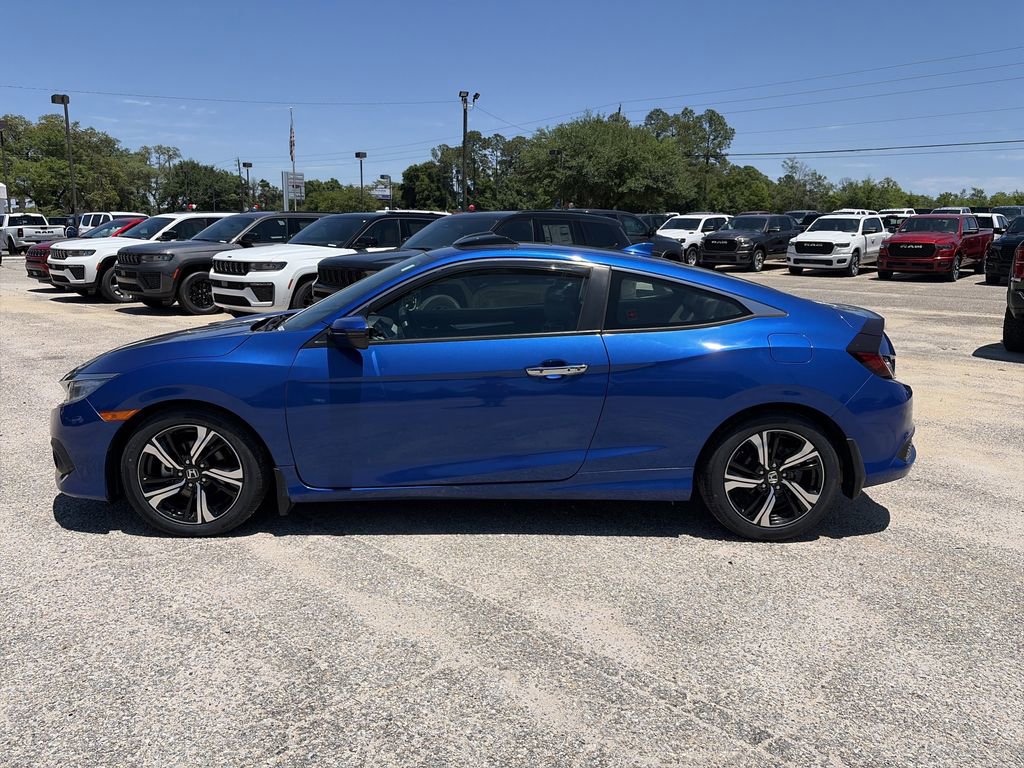 Used 2017 Honda Civic Touring image 4
