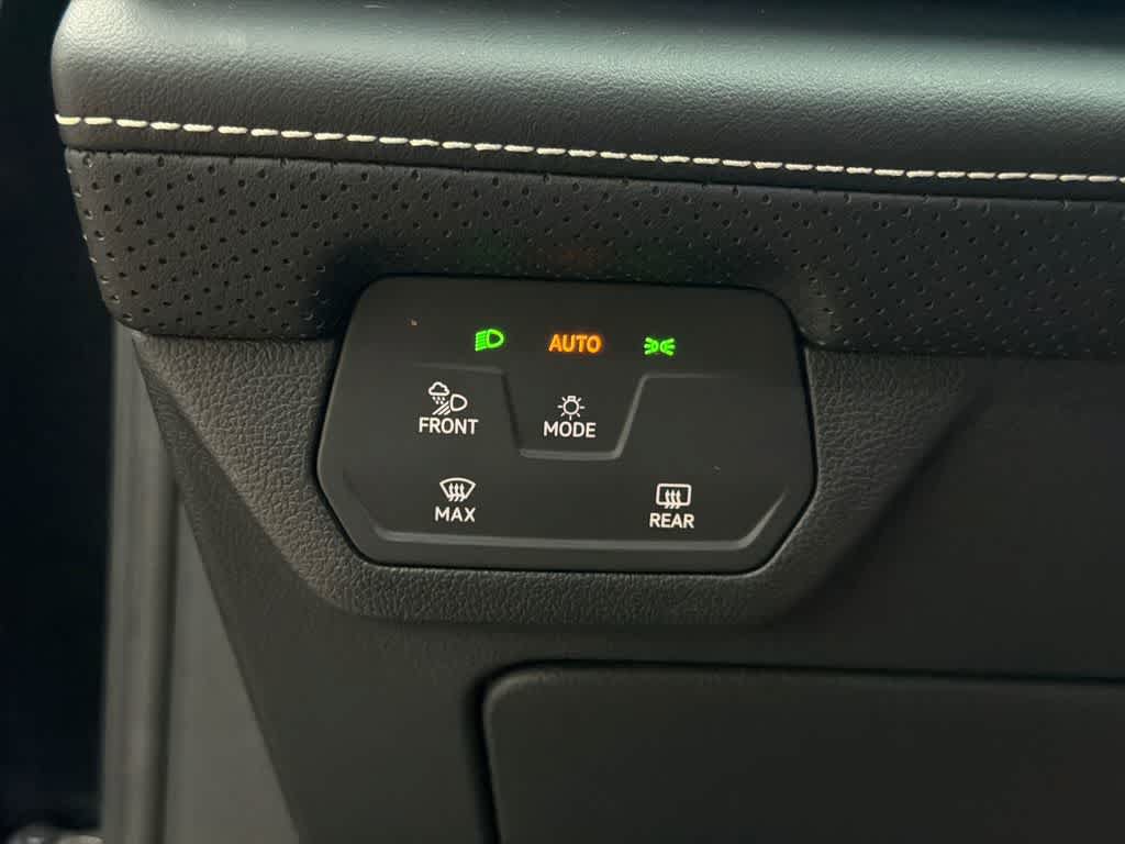 Used 2024 Volkswagen Atlas Cross Sport SE FWD image 32