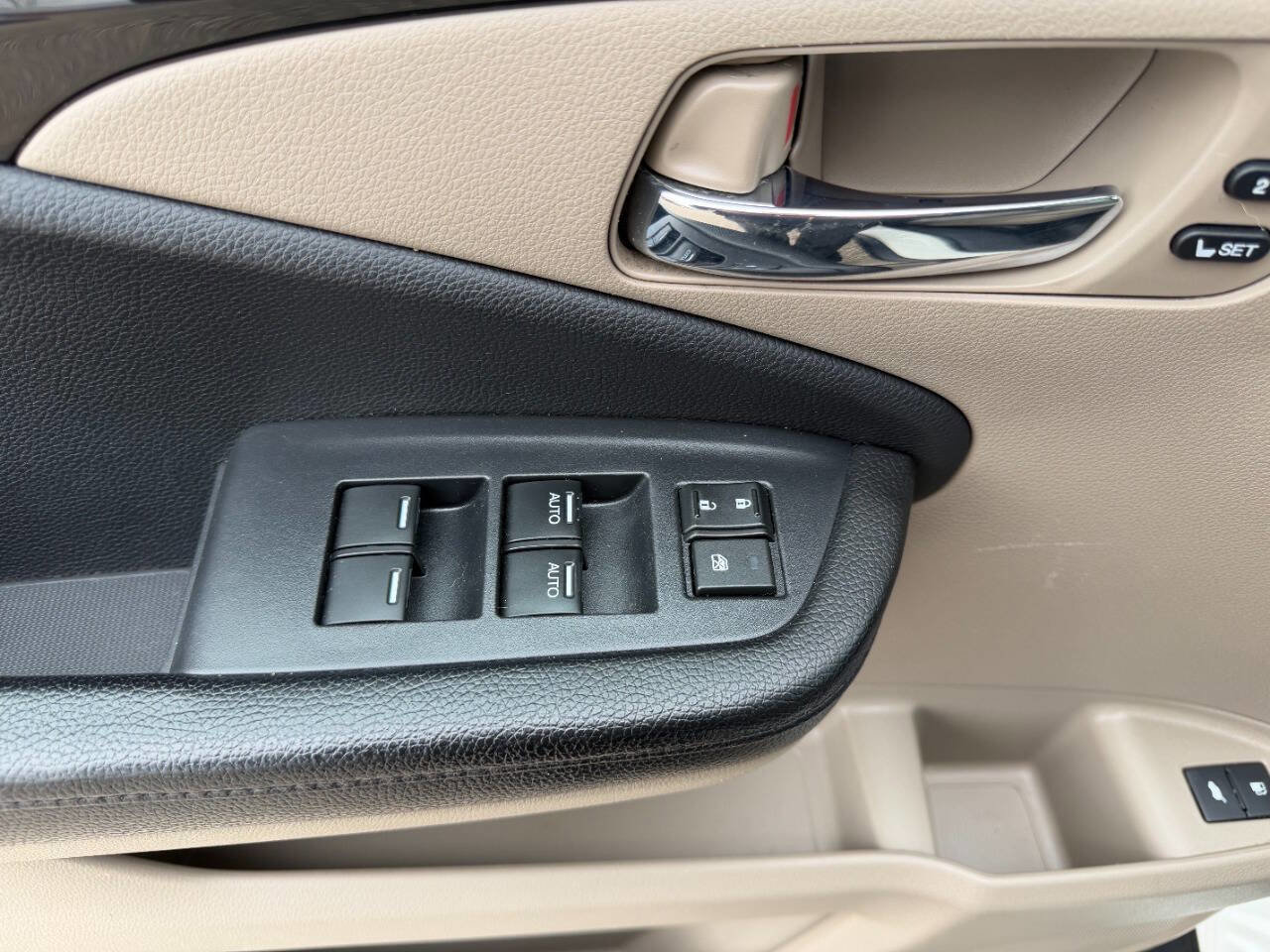 Used 2016 Honda Pilot Touring image 16