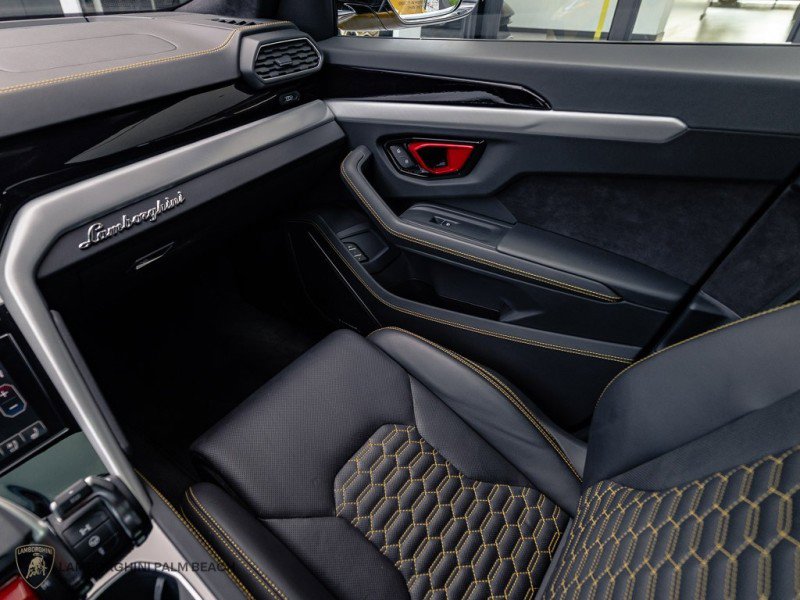 Used 2023 Lamborghini Urus S image 11