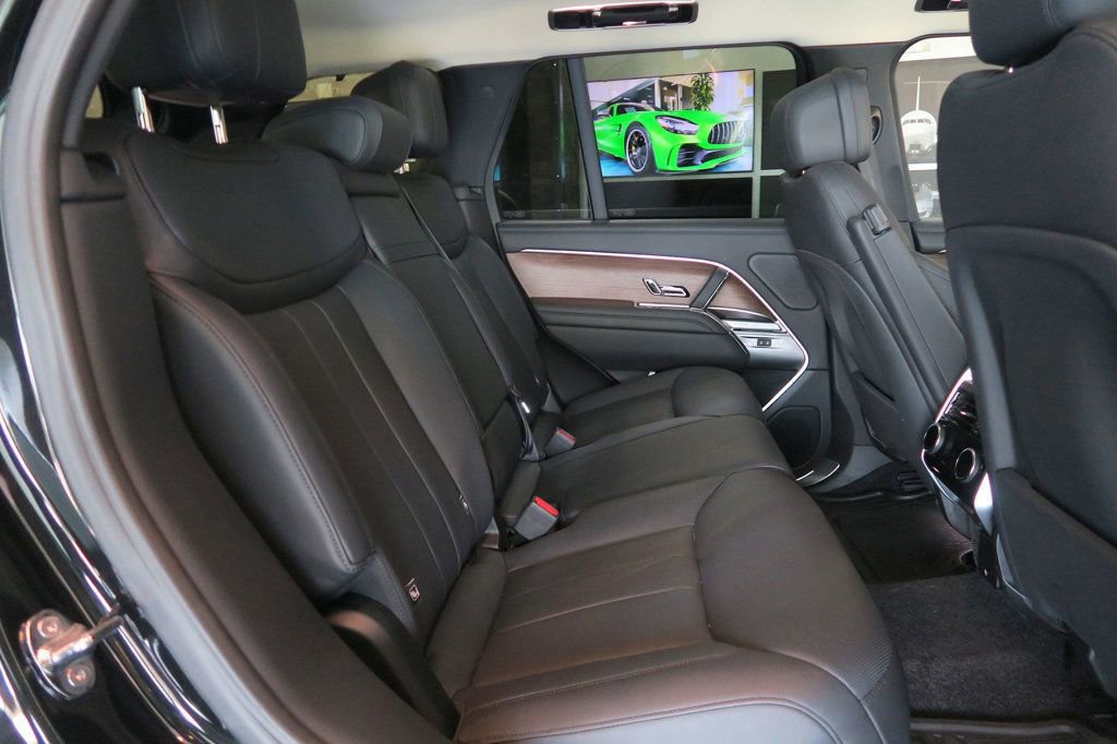Used 2025 Land Rover Range Rover SE AWD/4WD image 37
