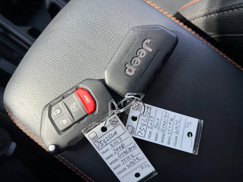 Used 2023 Jeep Gladiator Mojave w/ Cold Weather Group image 35
