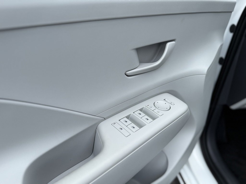 New 2025 Hyundai Kona SEL image 27