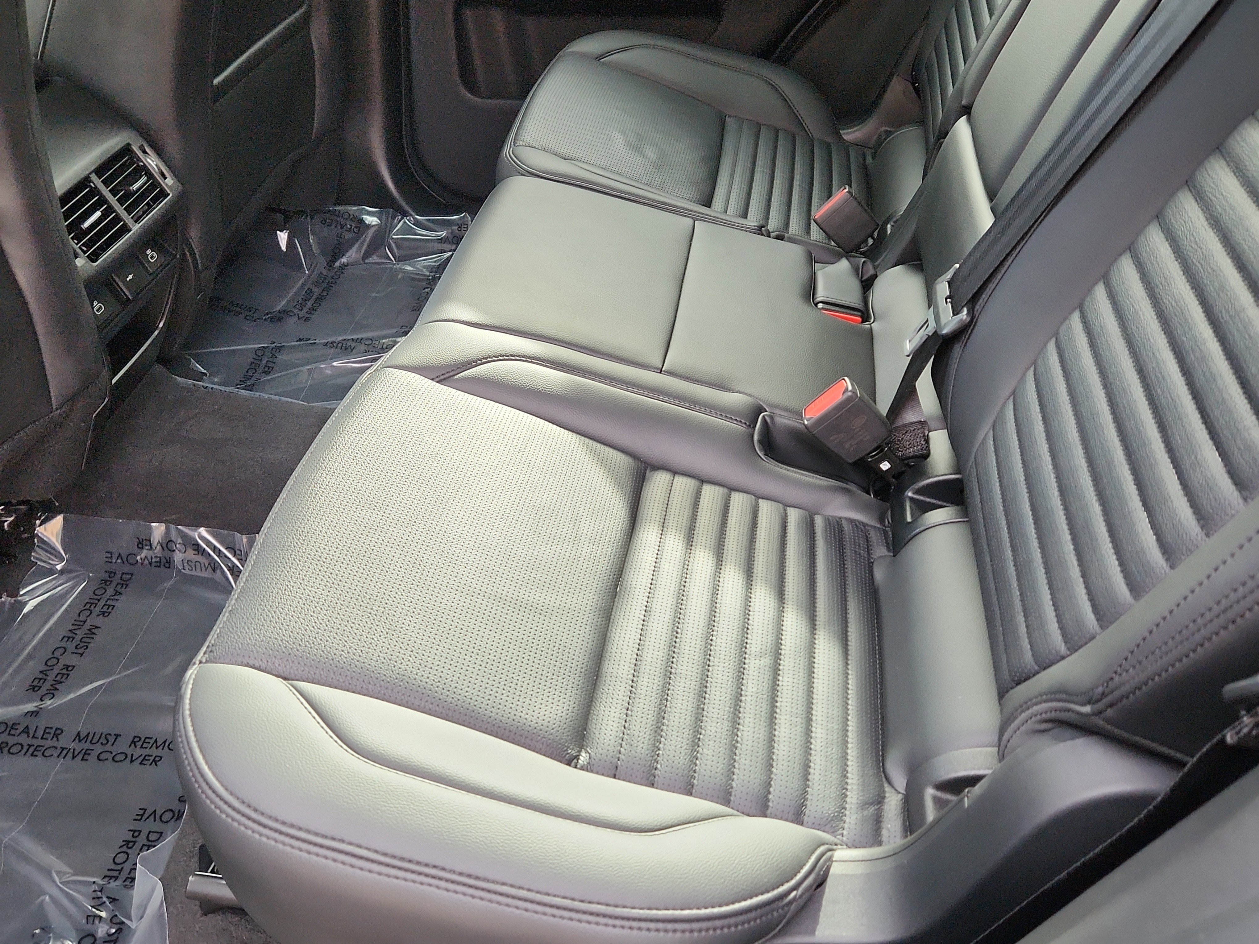 Used 2023 Land Rover Discovery Sport SE image 12