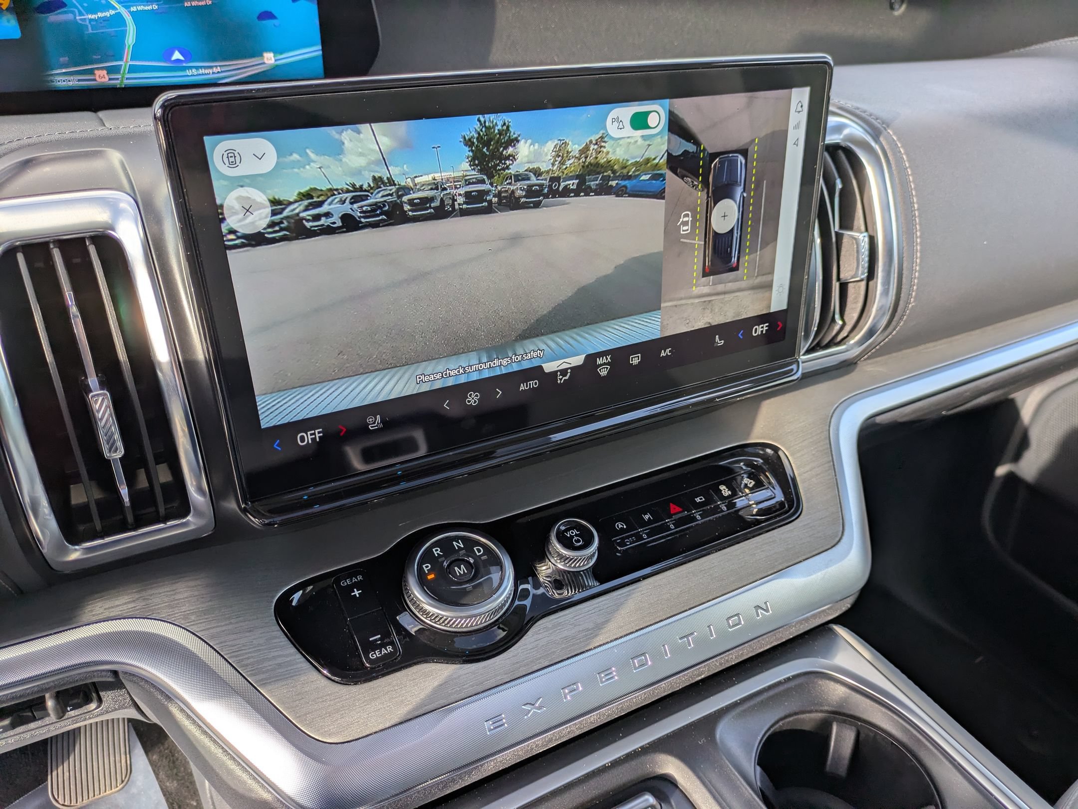 Certified 2025 Ford Expedition Max Platinum w/ Driver's Package AWD/4WD image 24