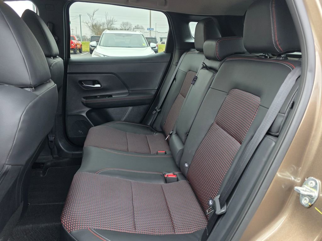 Used 2025 Nissan Kicks SR image 28