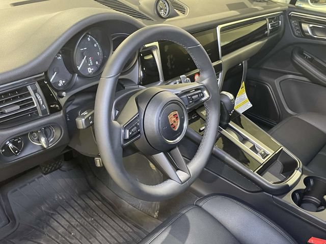 New 2026 Porsche Macan AWD/4WD image 4