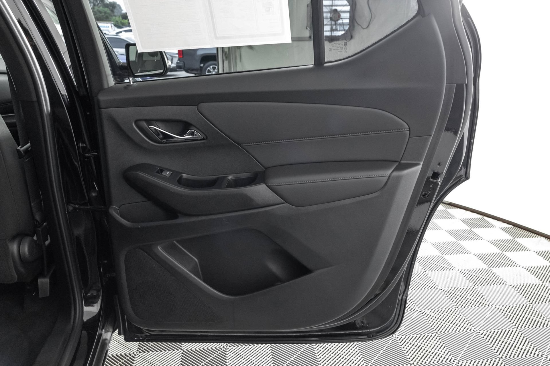 Used 2023 Chevrolet Traverse LT FWD image 39