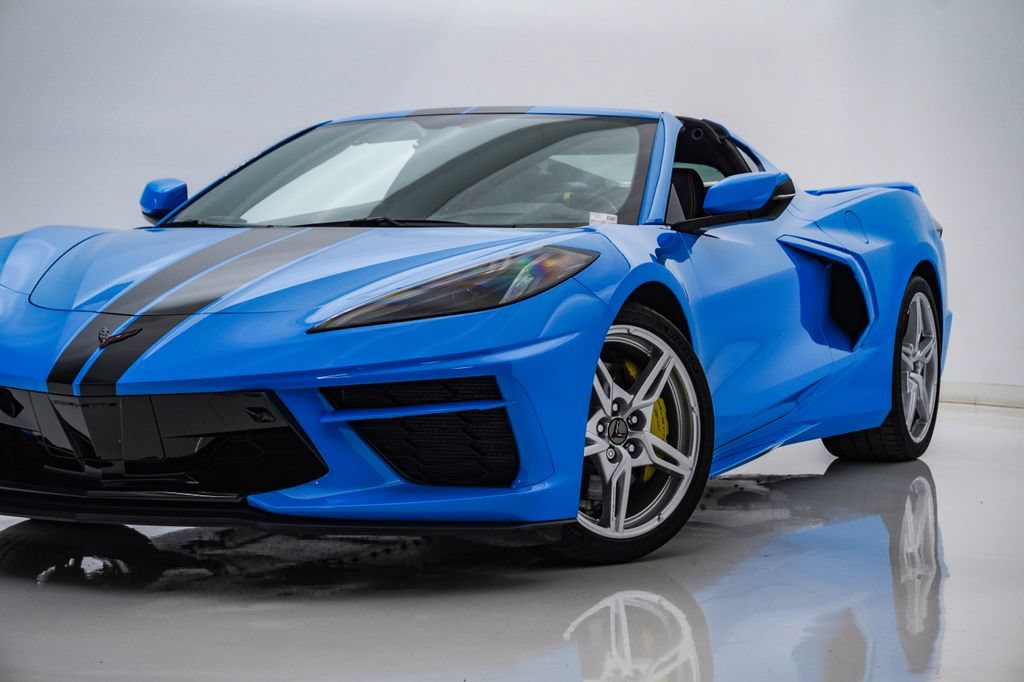 Used 2021 Chevrolet Corvette Stingray Premium Cpe w/ Z51 Performance Package RWD image 2
