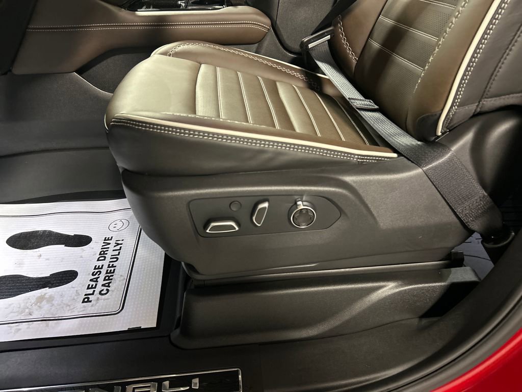 New 2026 GMC Yukon XL Denali Ultimate w/ LPO, Floor Liner Package AWD/4WD image 11